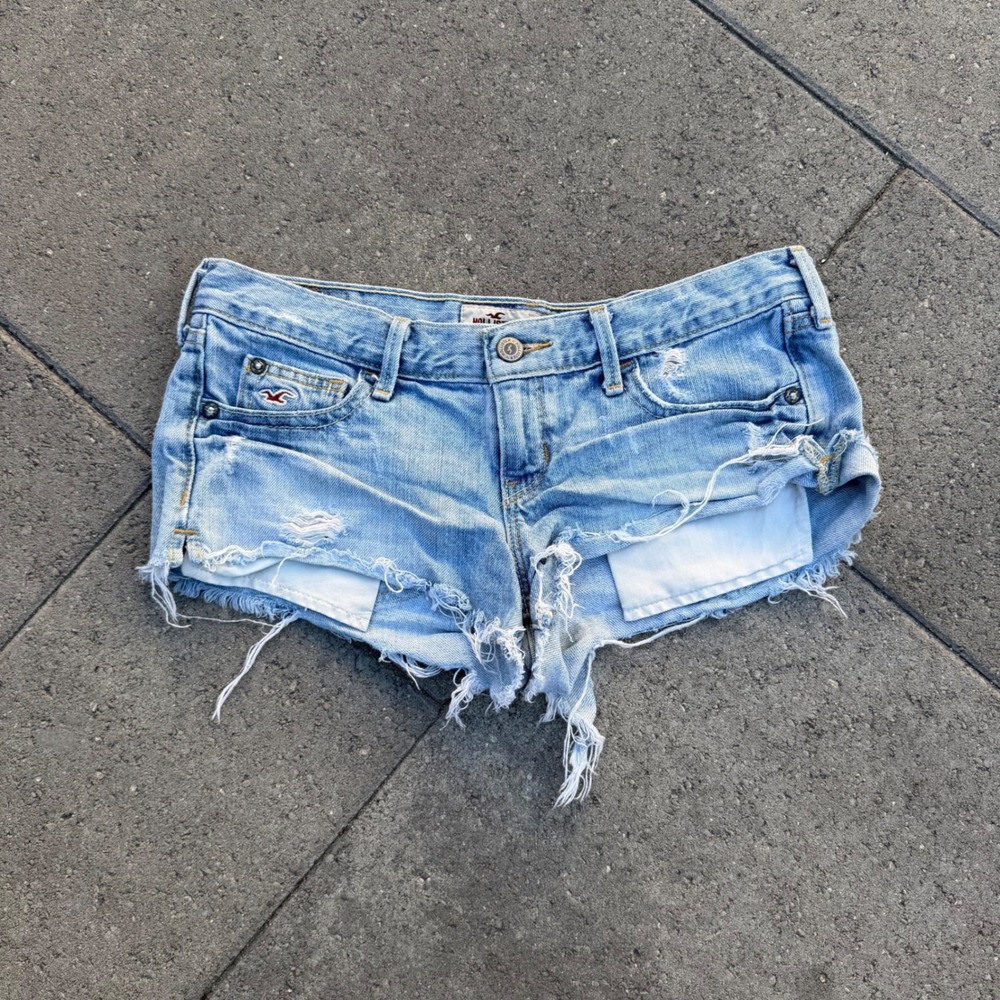 Hollister Low Rise Distressed Denim Shorts Light Wash Size 3 Cut Off Y2K